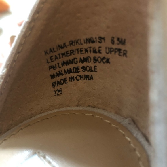 Steve Madden crystal NWOB size 8.5m 4 heel. Cream color with silver crystals. - Picture 10 of 10